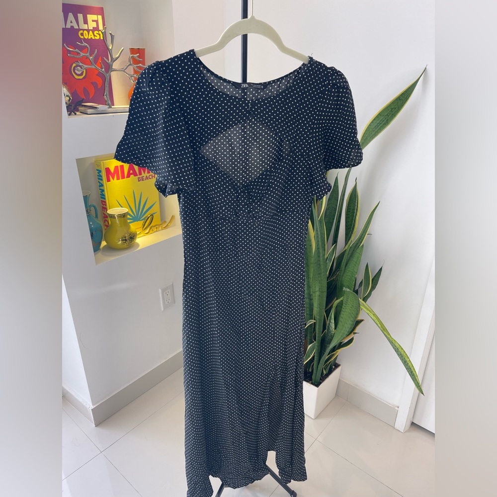 Polk dot’s dress